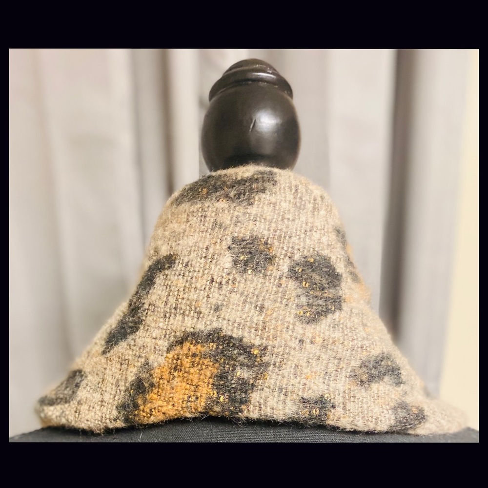 Modern Leopard Print Shawl Blanket. - Picture 5 of 8